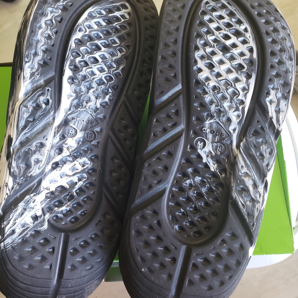 CROCS Black and White Men's Shoes - Picture 6 of 7